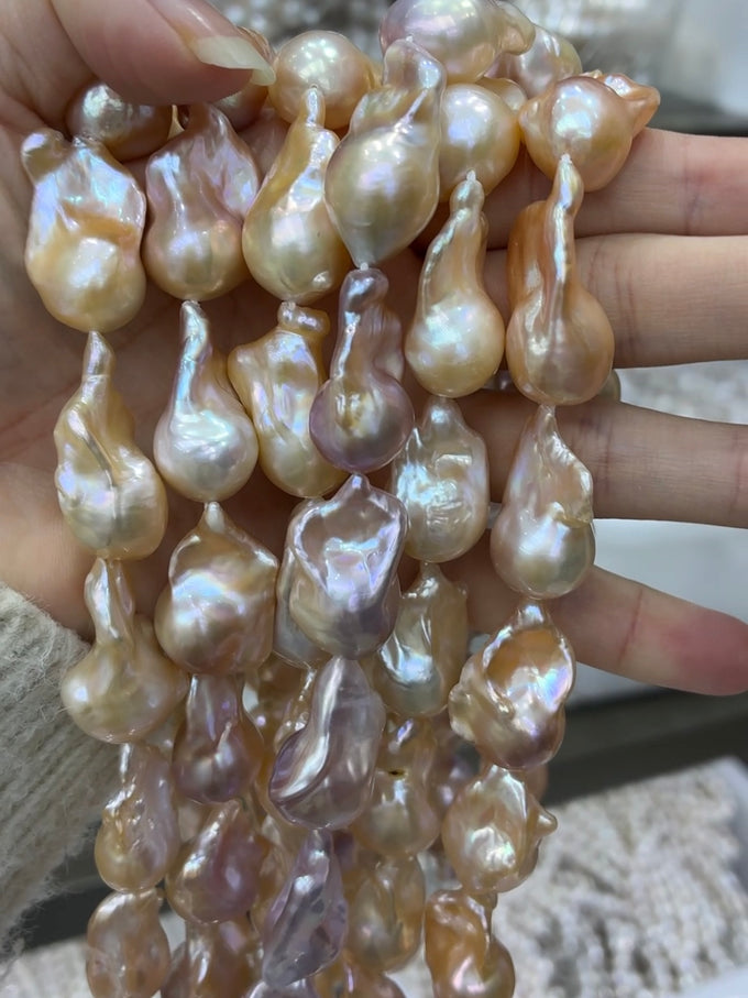 13–15 mm Golden Lavender Baroque Pearl Strand 4A