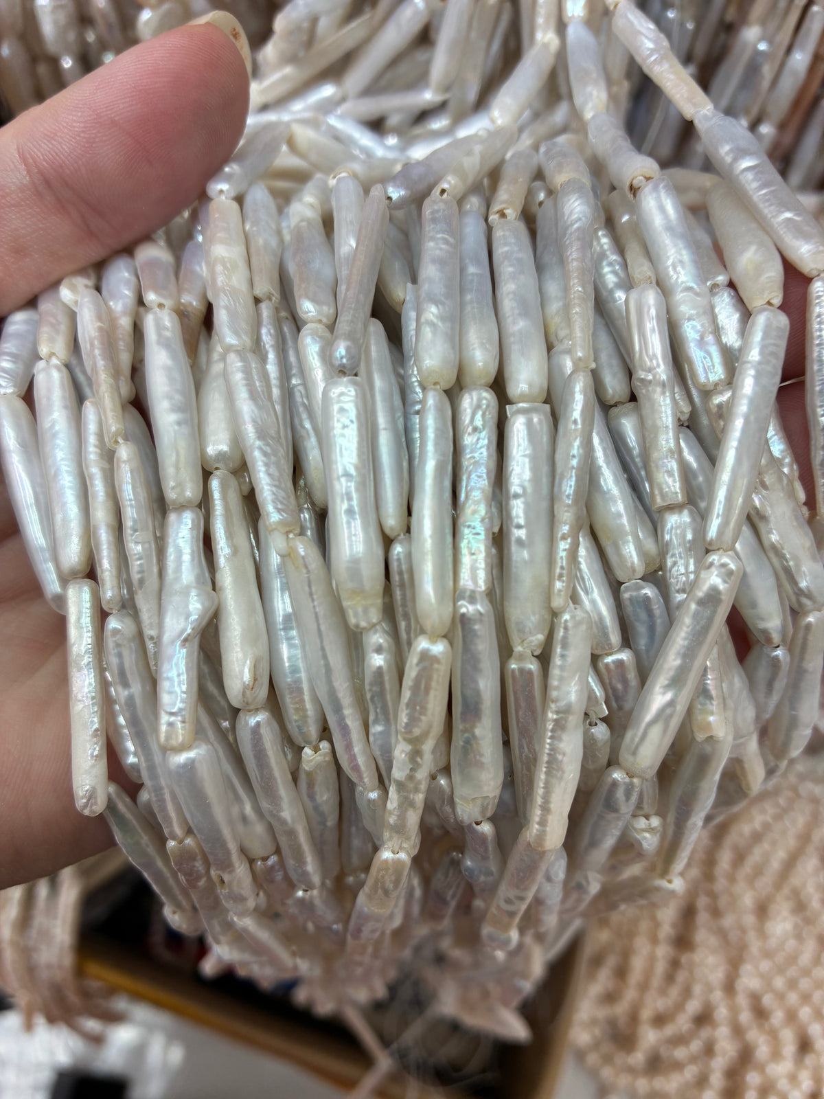 4 × 22–24 mm White Silver Bar Pearl Strand — supplied lot image 1