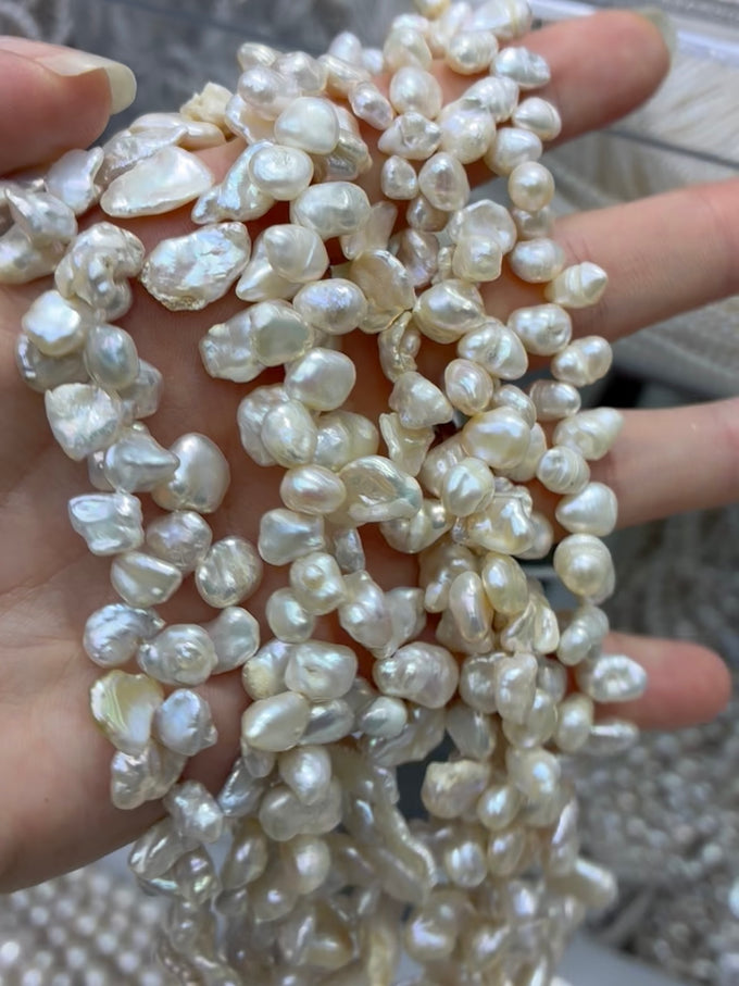 4–5 mm White Keshi Petal Pearl Strand · 5A