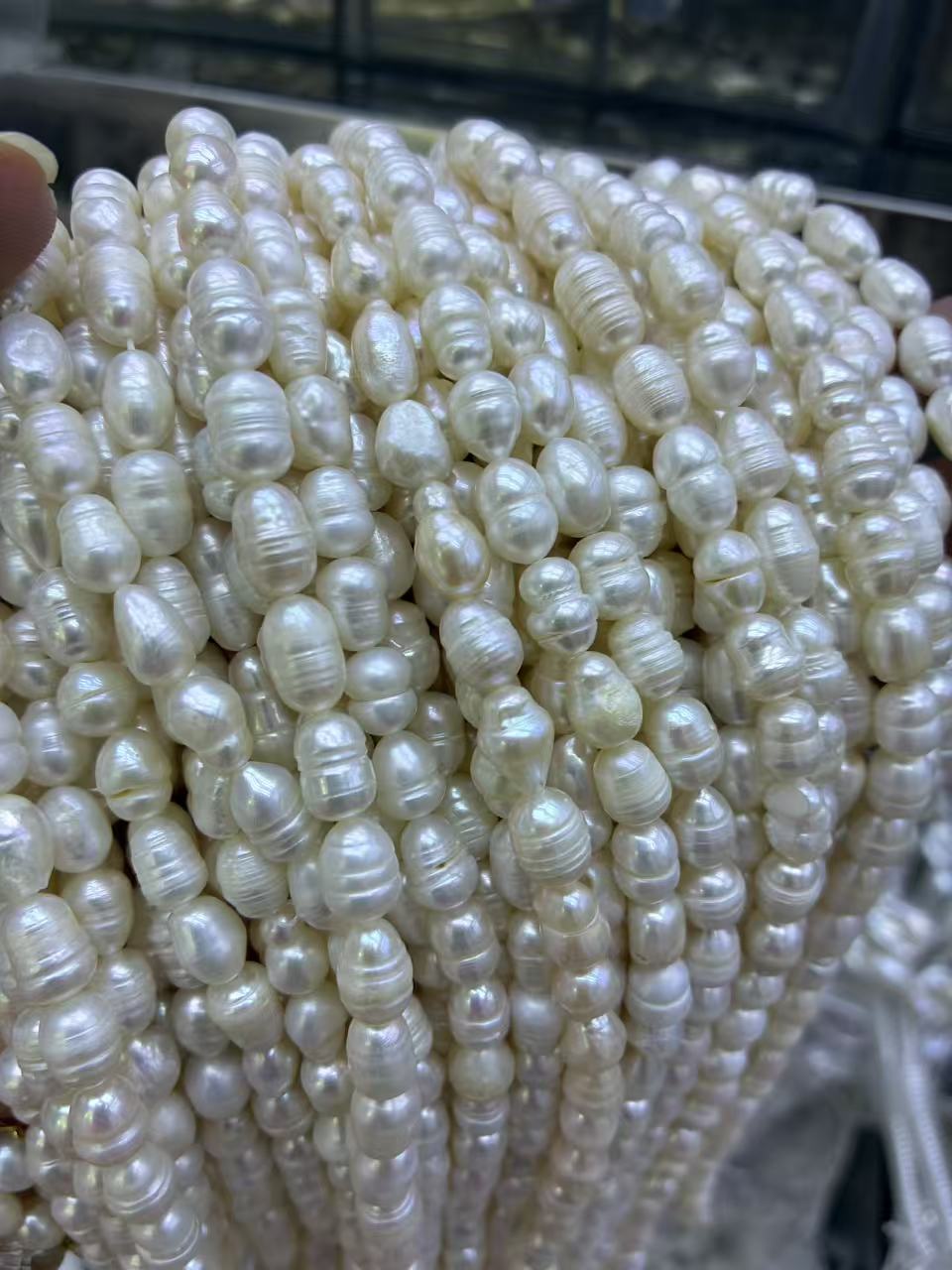 9-10mm Ribbed Rice Pearl Strand - White - 3A
